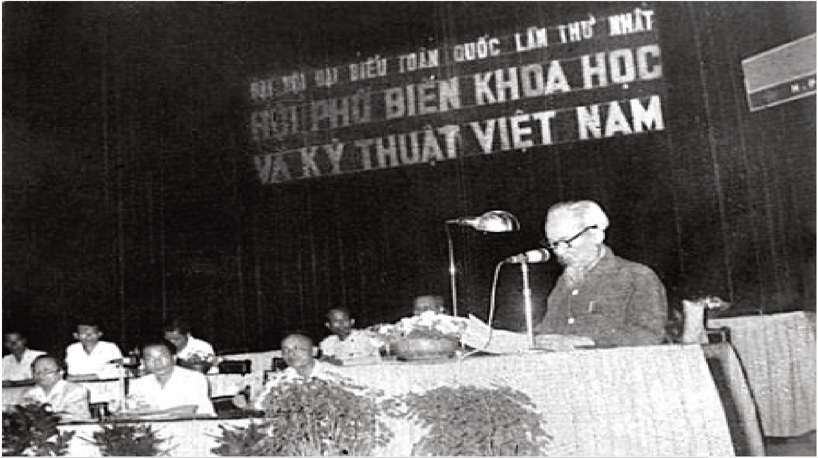 Hình 01: Bác Hồ trong Đại hội đại biểu toàn quốc lần thứ nhất của Hội Phổ biến khoa học và kỹ thuật Việt Nam (18/5/1963)