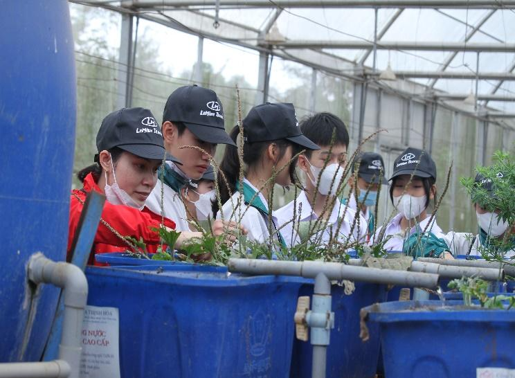 D:\2023\TRUNG TÂM CHUYỂN GIAO\HOẠT ĐỘNG TRẢI NGHIỆM 26.4\ẢNH CHọn viết bài\IMG_9616.JPG